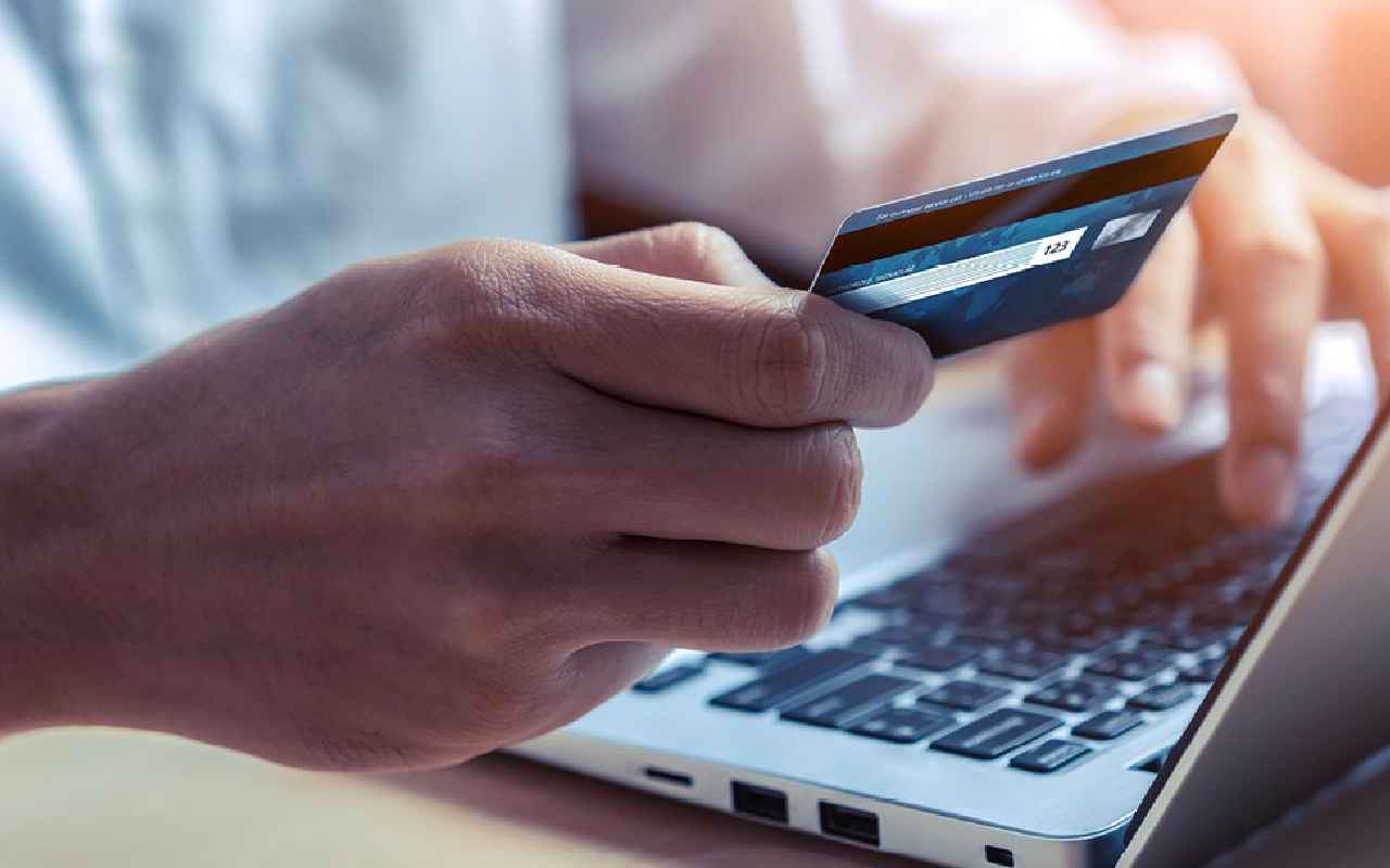 سیستم های رزرواسیون بلیط هواپیما